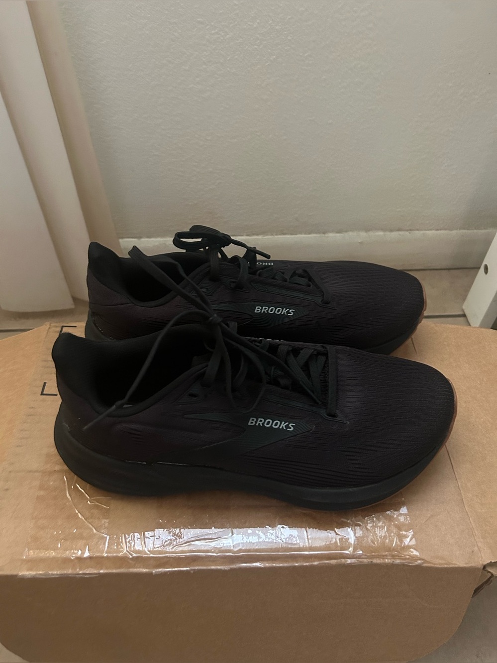 Women’s Brooks Revel 8 Running Shoes Sz 8.5